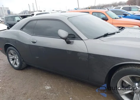2016 Dodge Challenger Sxt z USA, uszkodzony, nr VIN 2C3CDZAG3GH280363